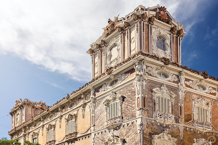 Prachtvolle Fassade in Valencia, Spanien